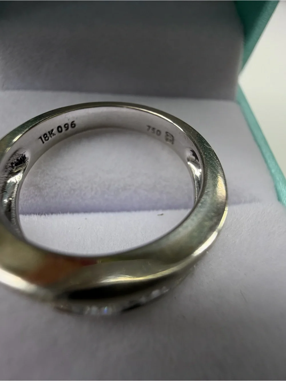 N/A 18k gold